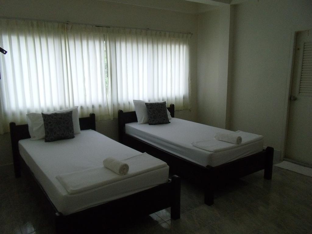 Albatross Guesthouse @ Thungwualaen Beach Pathiu Exterior photo