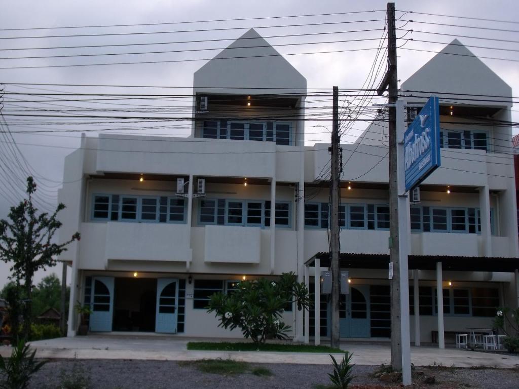 Albatross Guesthouse @ Thungwualaen Beach Pathiu Exterior photo
