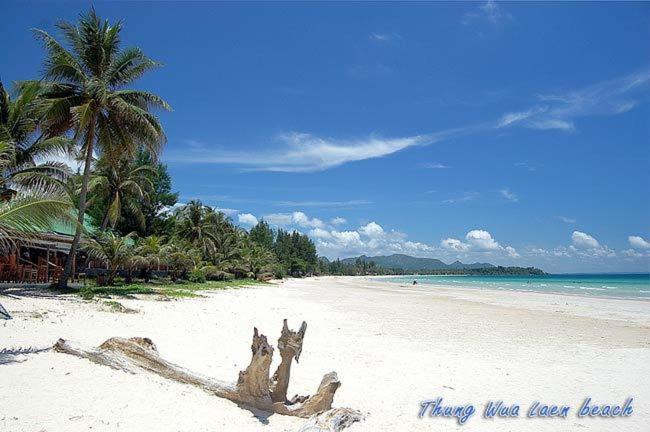 Albatross Guesthouse @ Thungwualaen Beach Pathiu Exterior photo