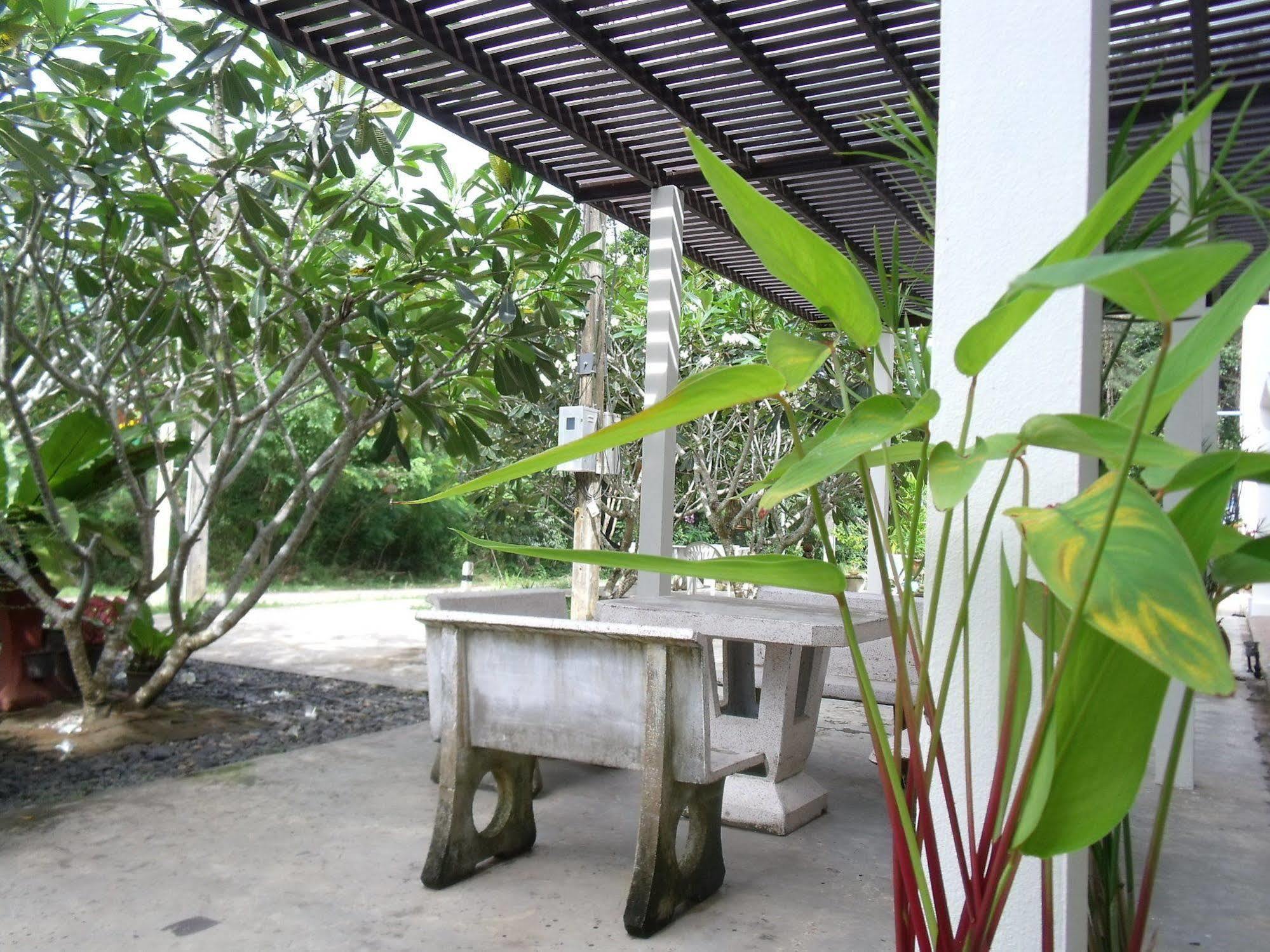 Albatross Guesthouse @ Thungwualaen Beach Pathiu Exterior photo