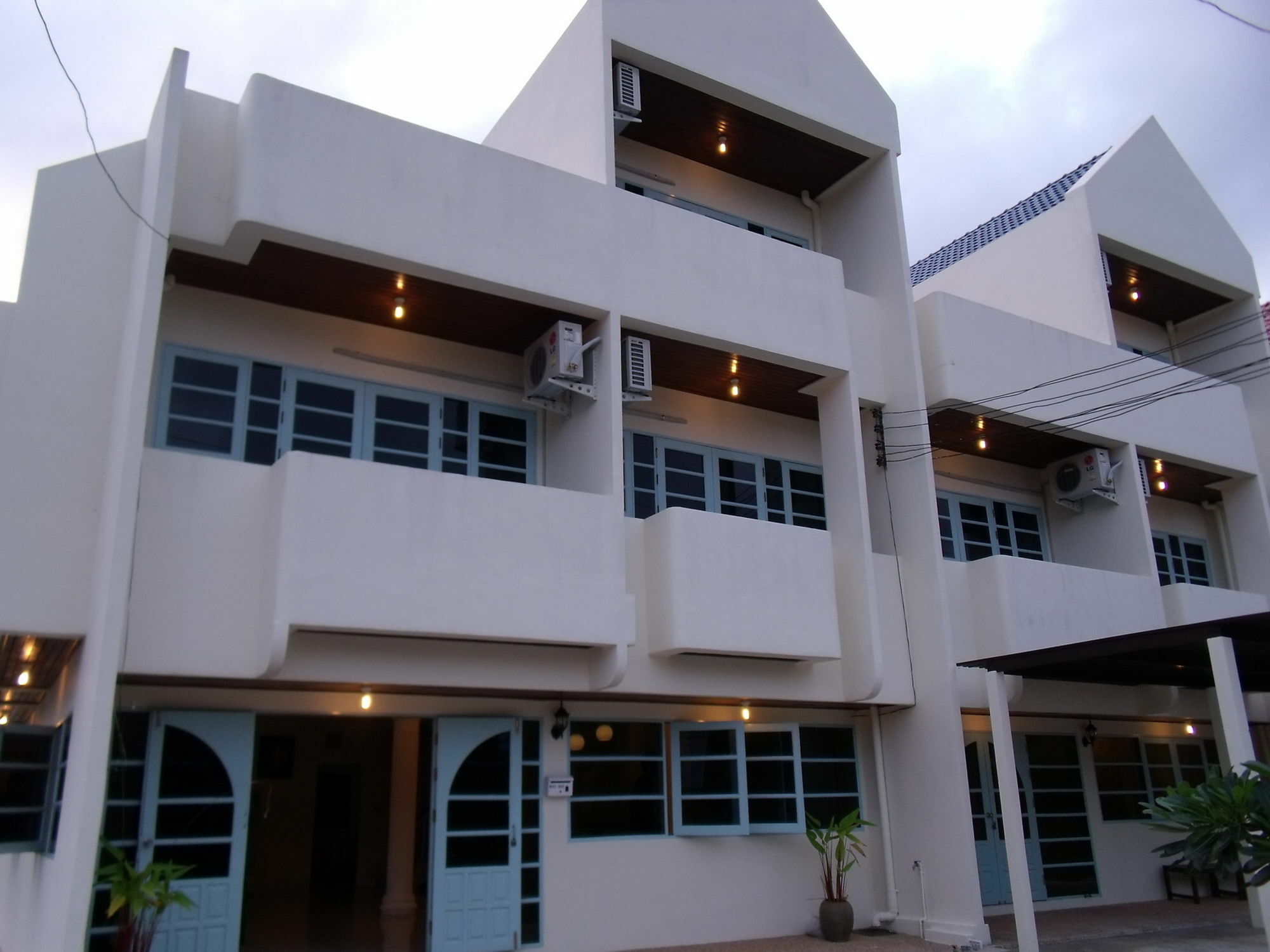 Albatross Guesthouse @ Thungwualaen Beach Pathiu Exterior photo